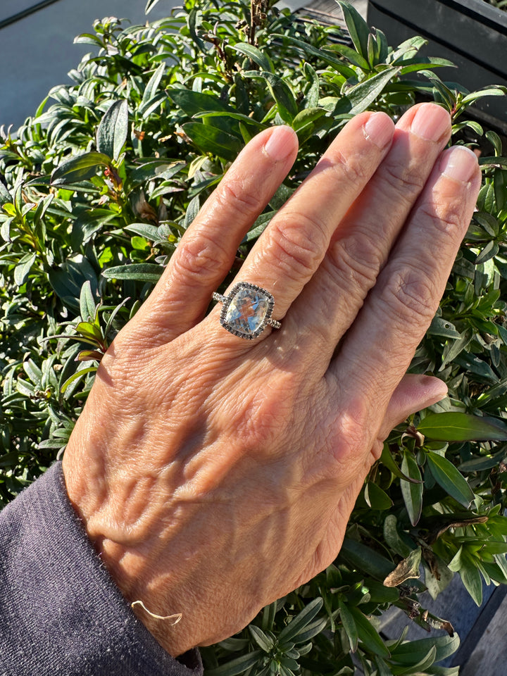 10kt yellow, gold color change, blue-green halo, chocolate-diamond ring