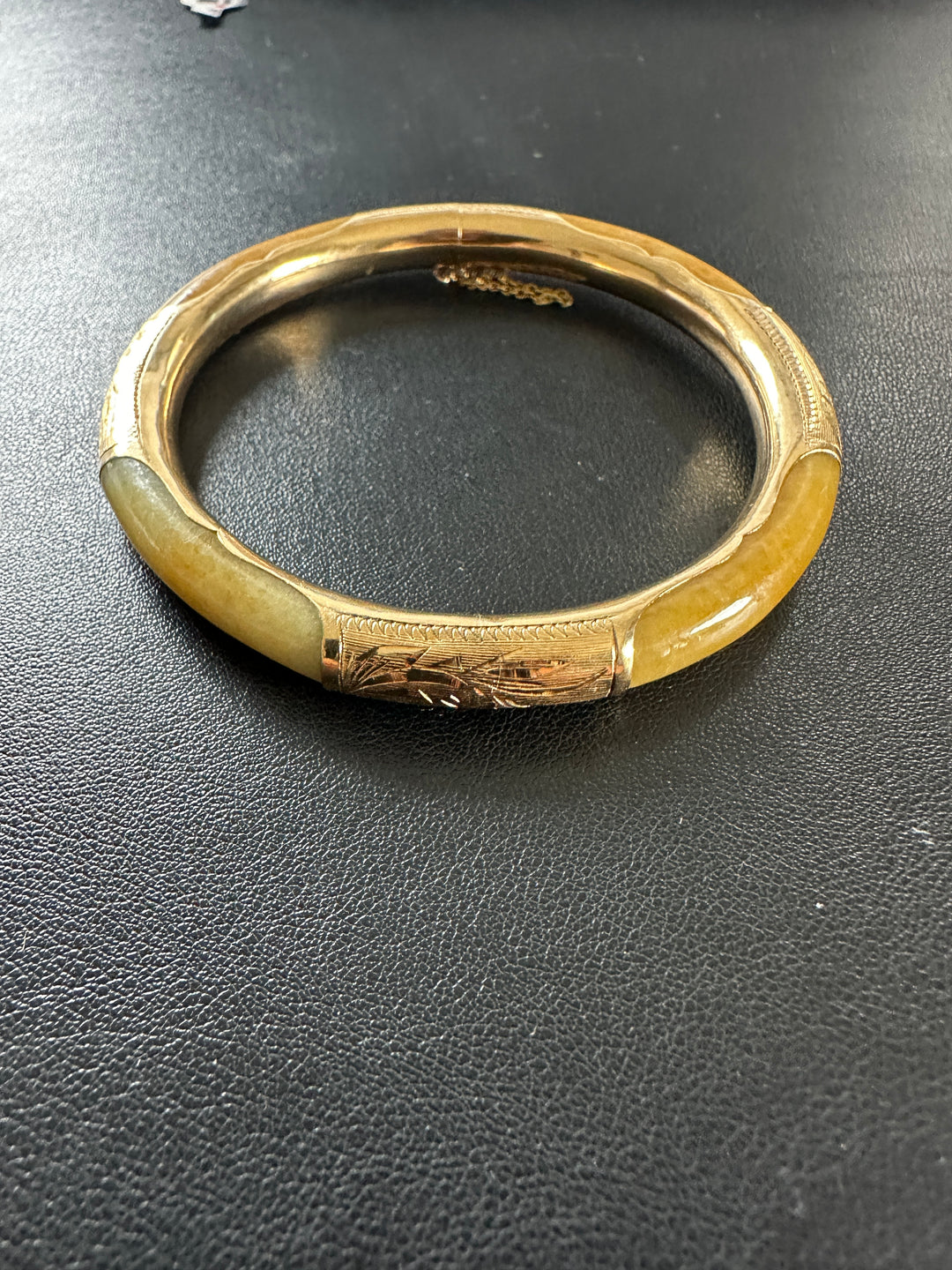 14 karat yellow gold butterscotch jadeite 7.40 mm bangle bracelet
