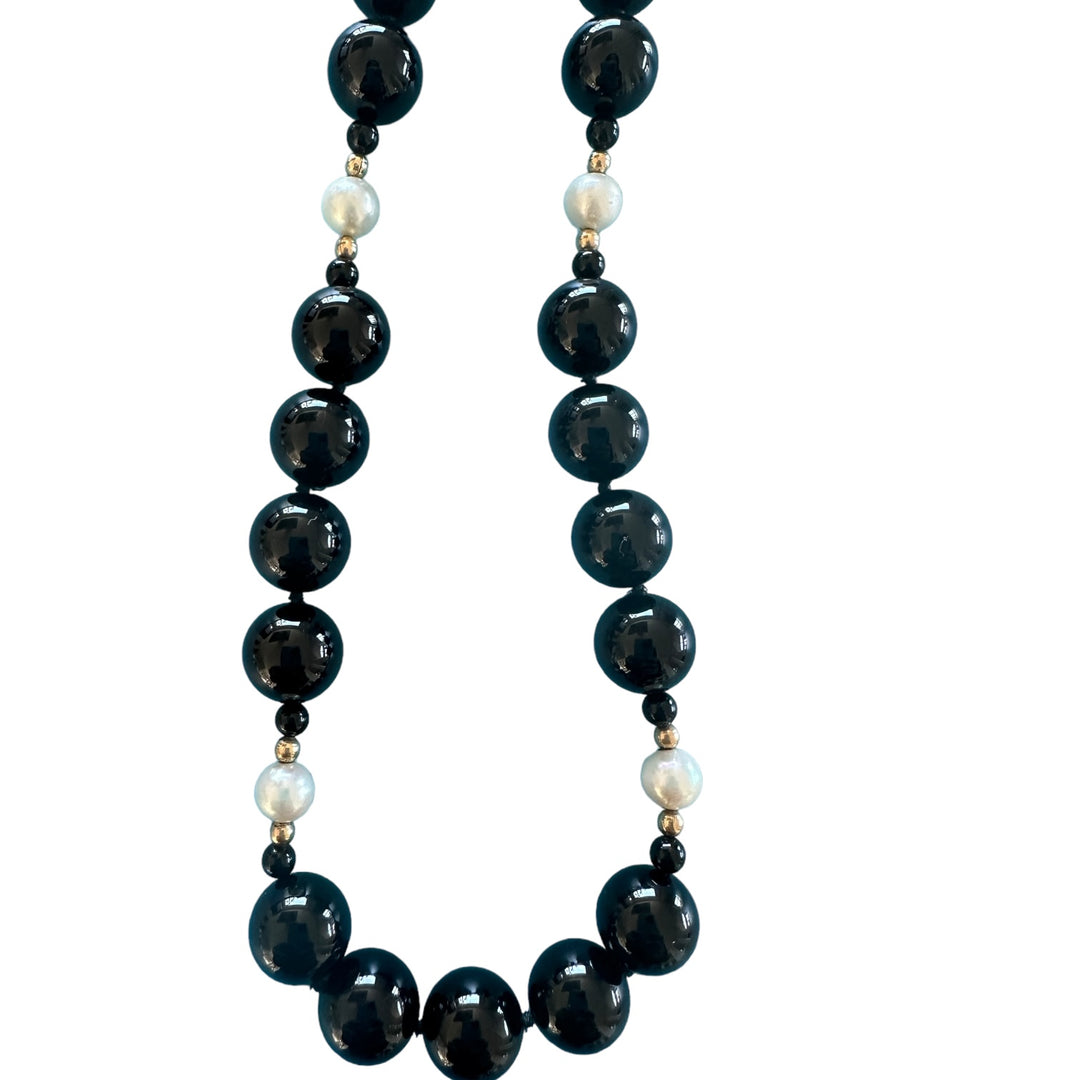 14kt Black and White Bead Pearl Necklace