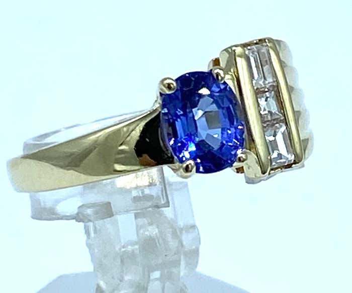 Tanzanite and Baguette Diamond Ring 14kt Yellow Gold
