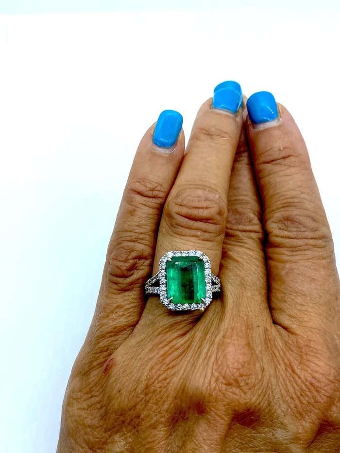 18K 7.00 Carat Colombian Emerald and Diamond Halo Ring VS Quality
