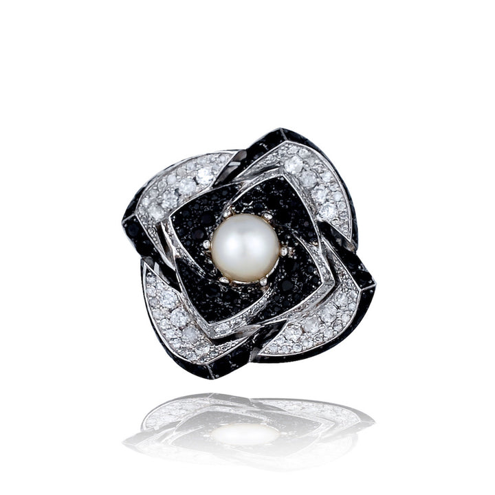 9 ct Flower Ring with Black and White Diamonds Ring