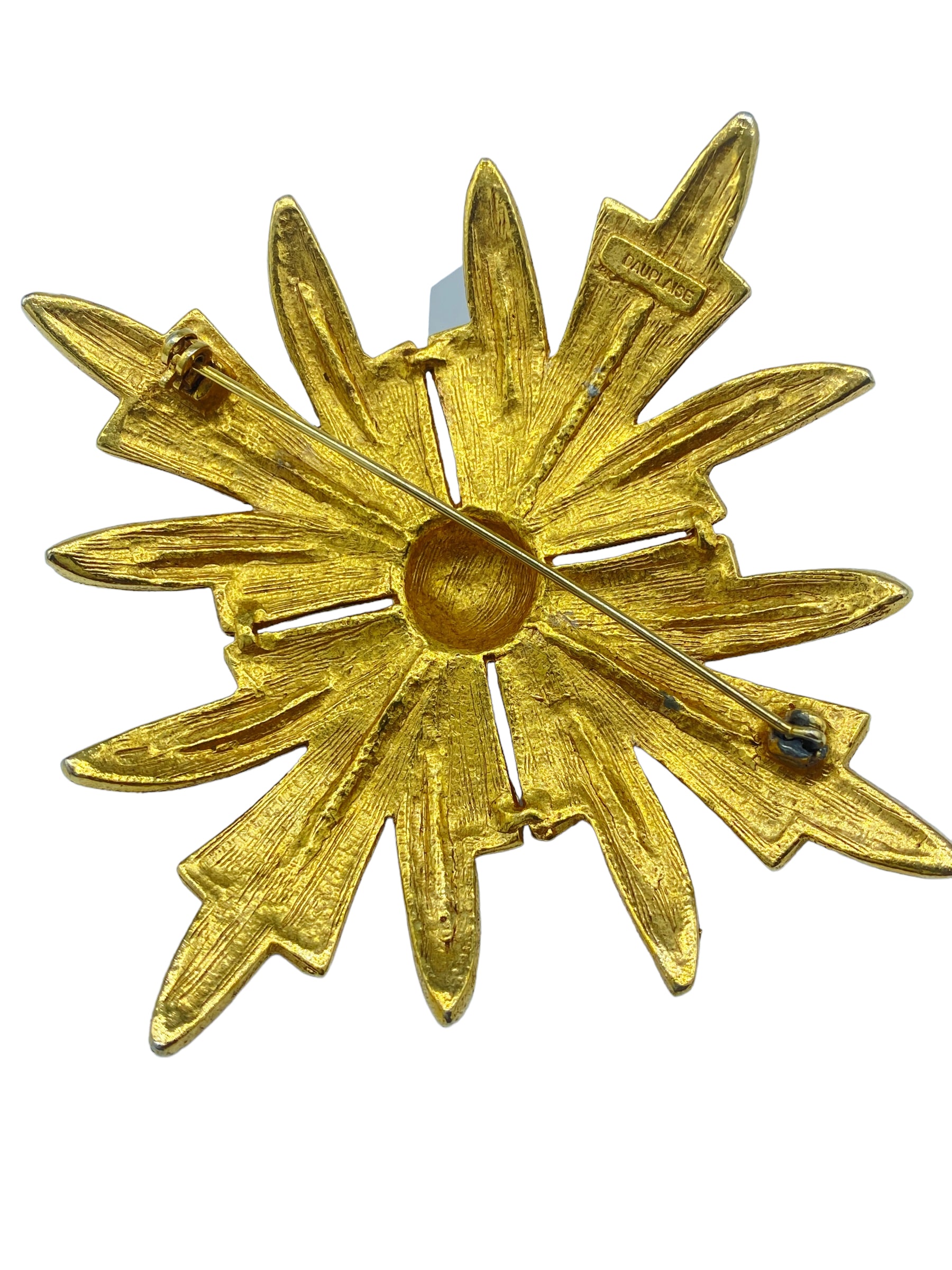 Dauplaise brooch deals